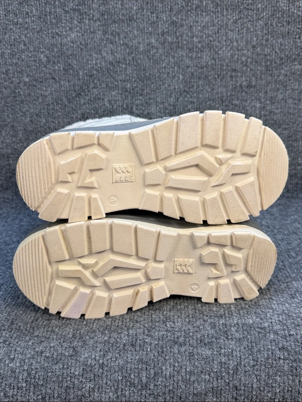 All In Motion Cream and Gray Quilted Lace-Up Winter Boots Size 4